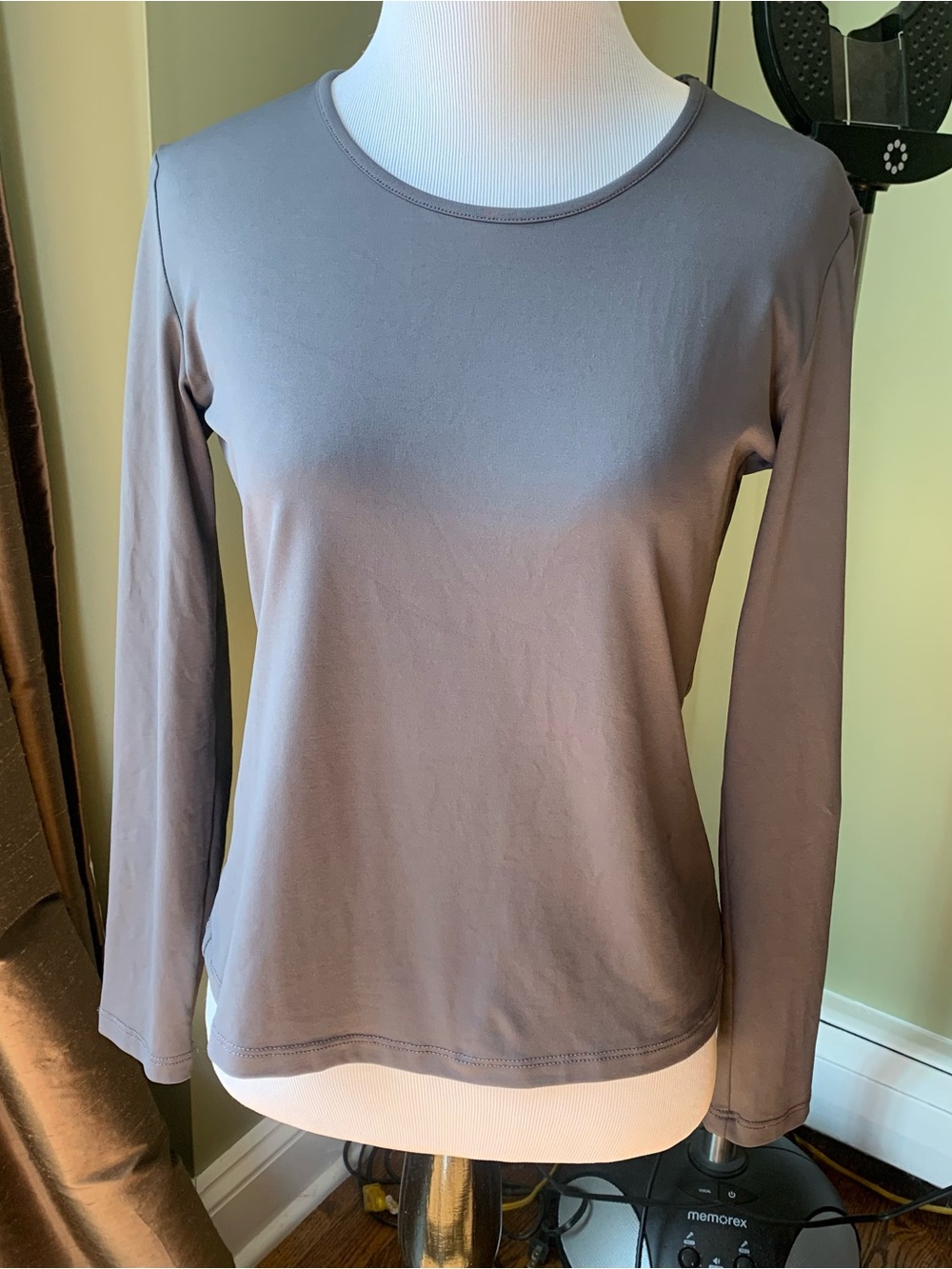 Linda Leal Dark Gray Long Sleeve Top Shirt w Sz M? w Stretch See Measurements